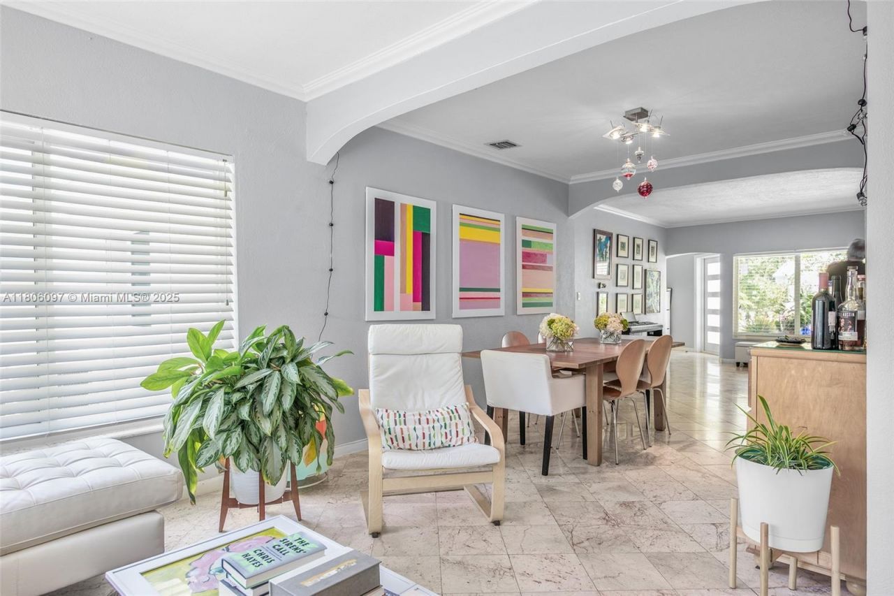 9057 Emerson Ave, Surfside, FL 33154 Photo