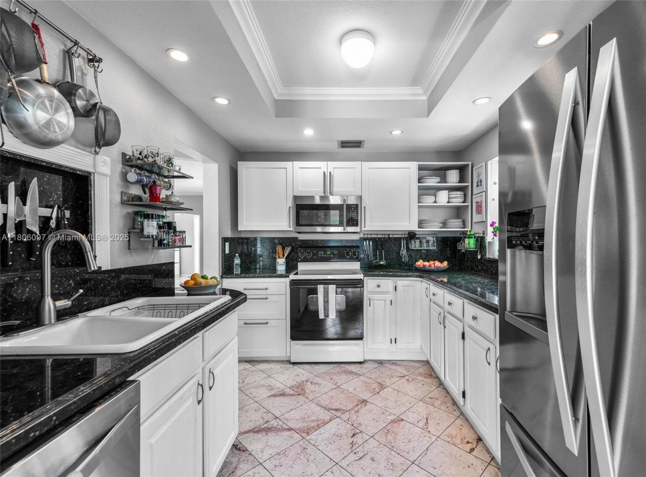 9057 Emerson Ave, Surfside, FL 33154 Photo