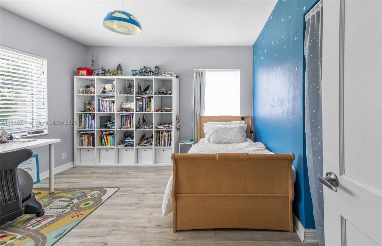 9057 Emerson Ave, Surfside, FL 33154 Photo