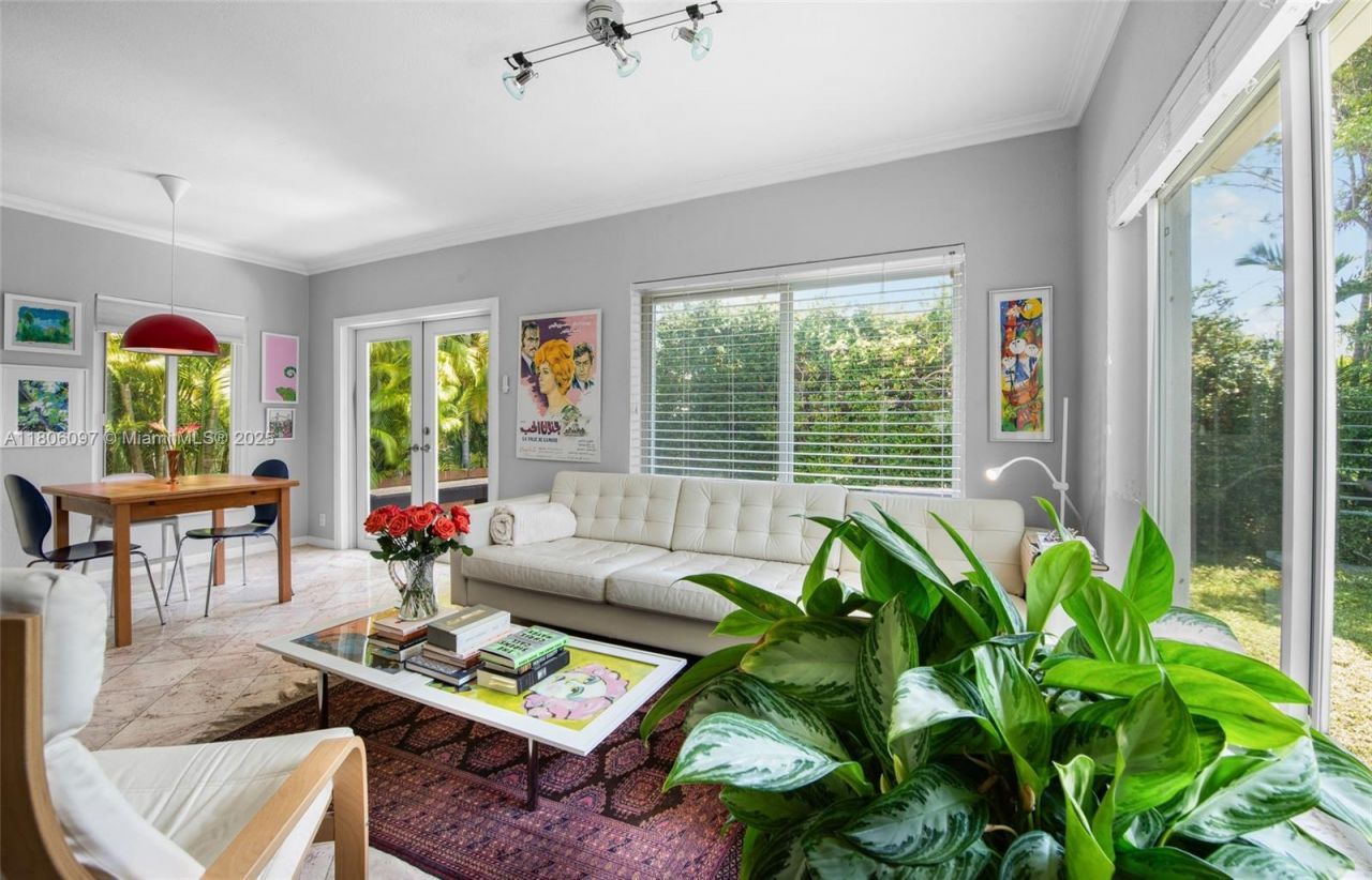 9057 Emerson Ave, Surfside, FL 33154 Photo