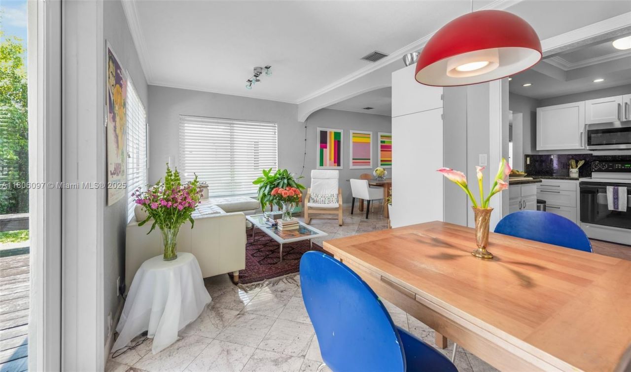 9057 Emerson Ave, Surfside, FL 33154 Photo