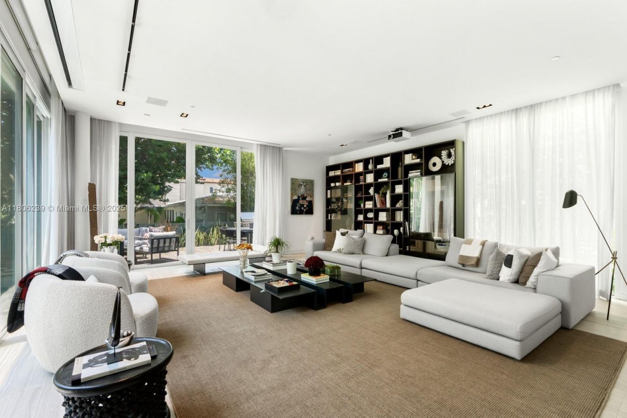 4700 N Meridian Ave, Miami Beach, FL 33140 Photo