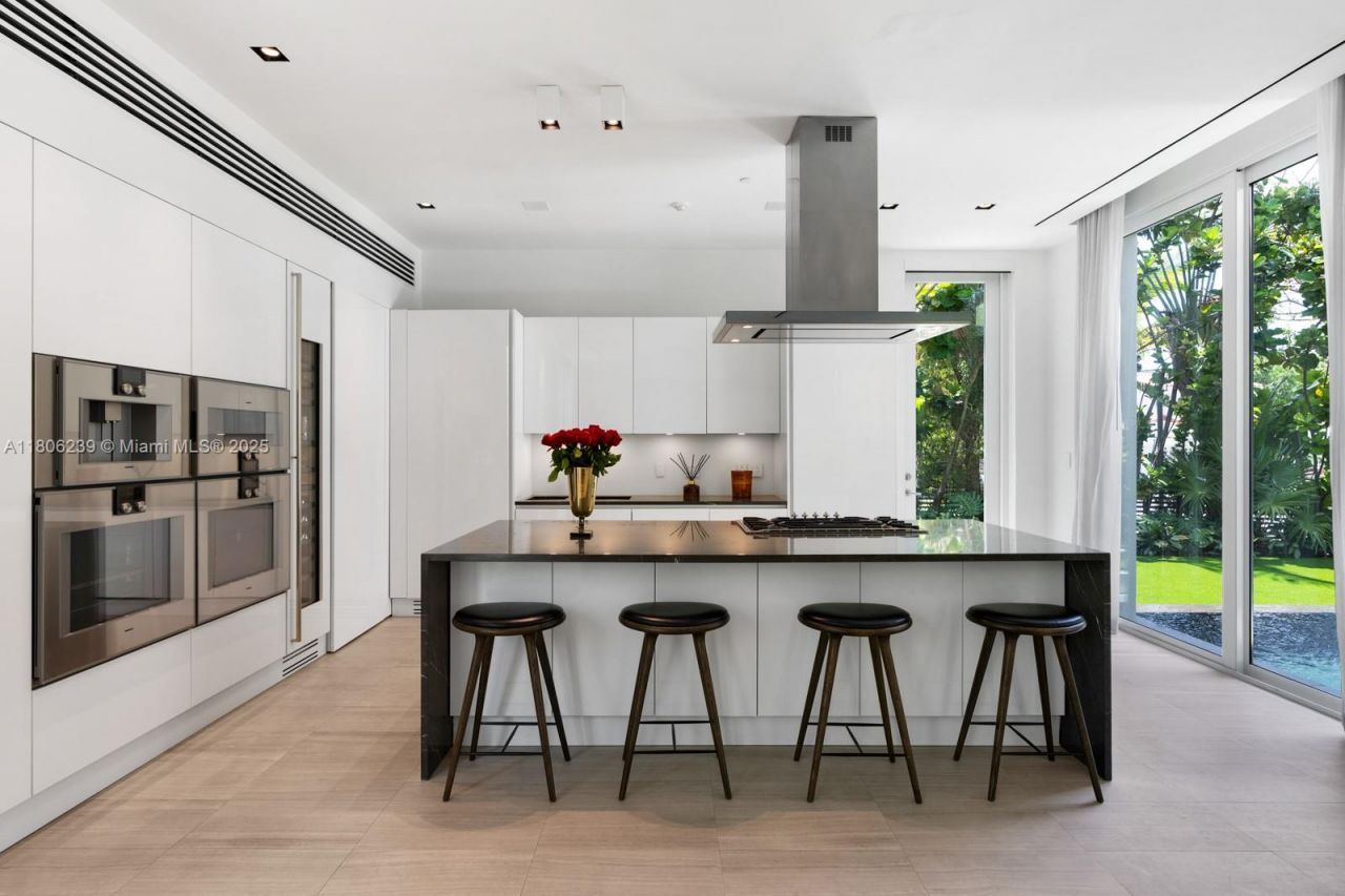 4700 N Meridian Ave, Miami Beach, FL 33140 Photo