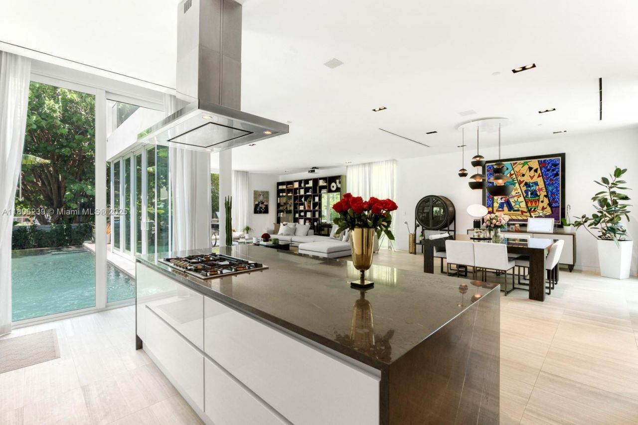 4700 N Meridian Ave, Miami Beach, FL 33140 Photo