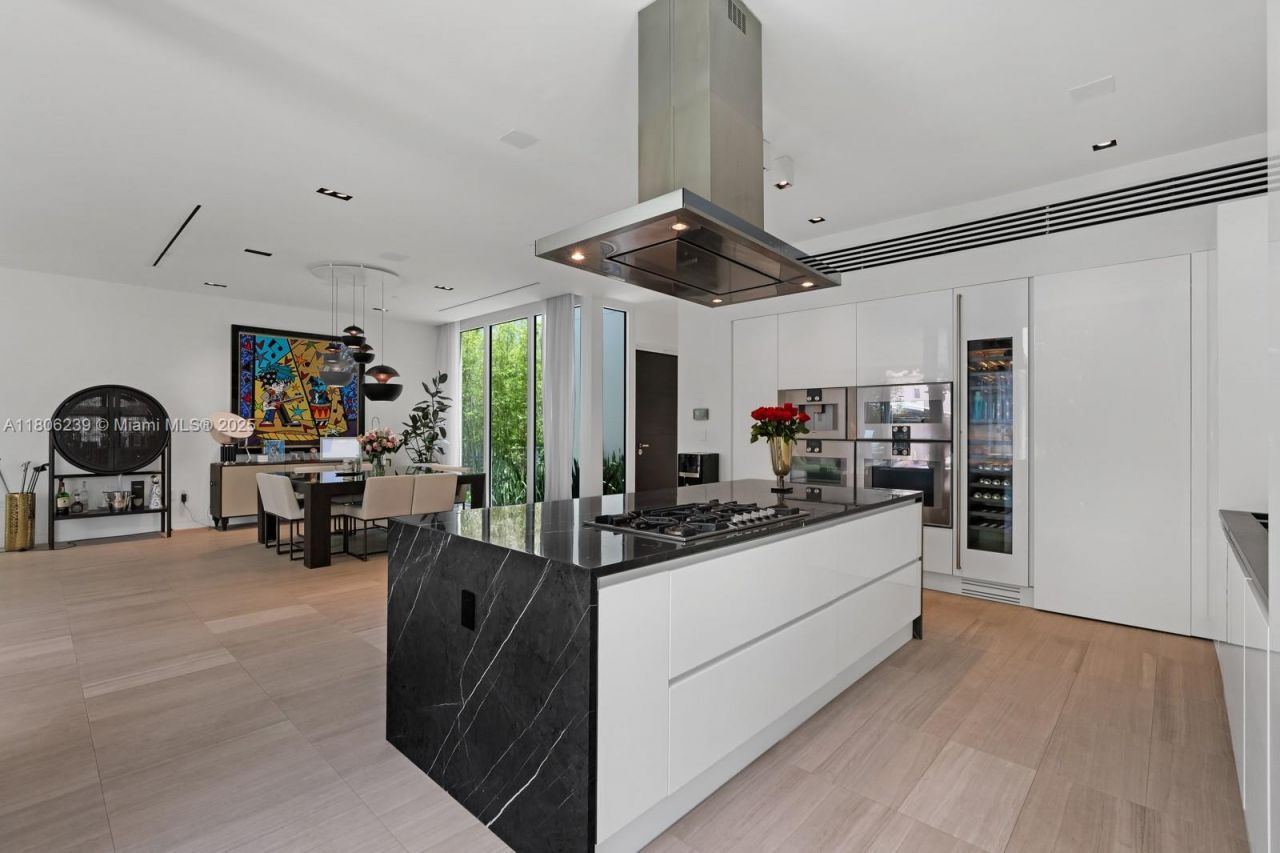 4700 N Meridian Ave, Miami Beach, FL 33140 Photo