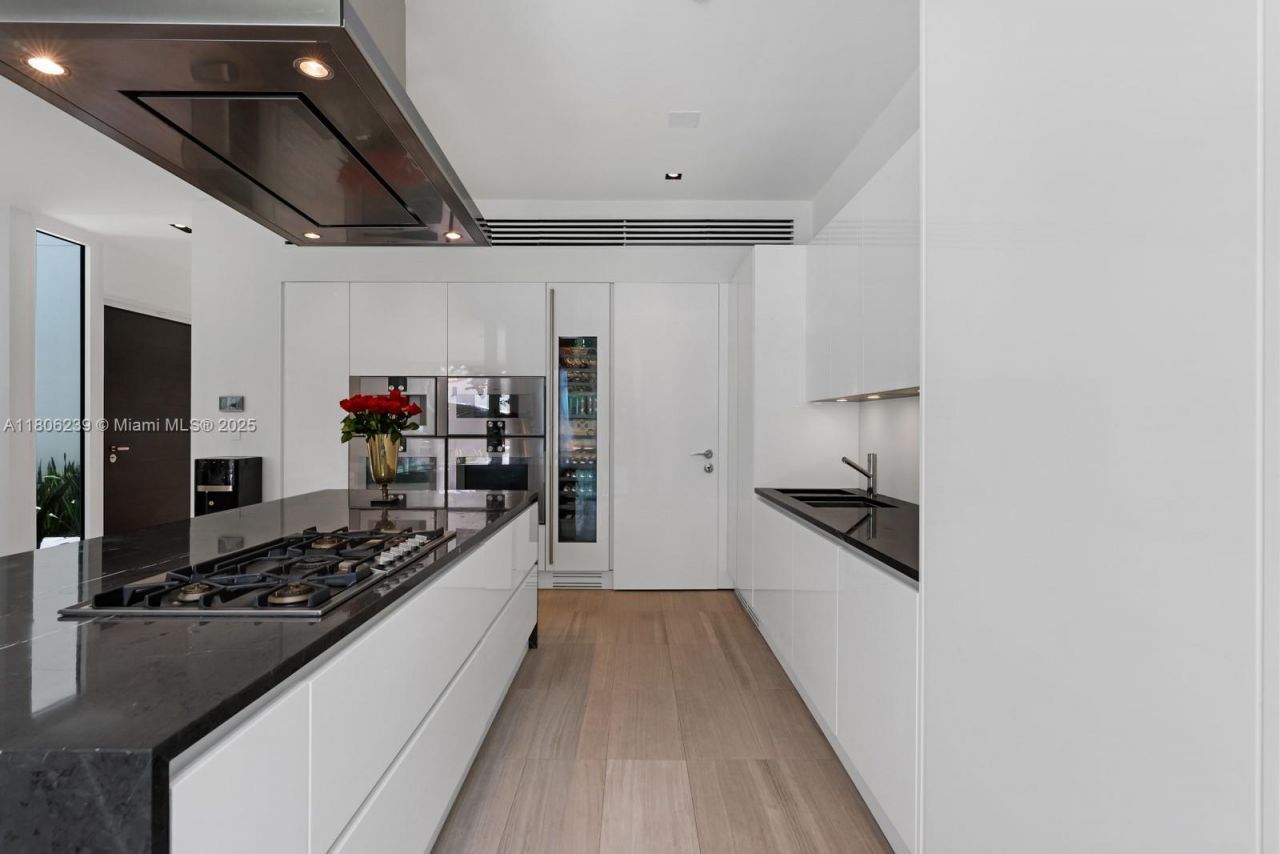 4700 N Meridian Ave, Miami Beach, FL 33140 Photo