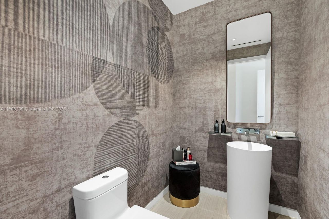 4700 N Meridian Ave, Miami Beach, FL 33140 Photo