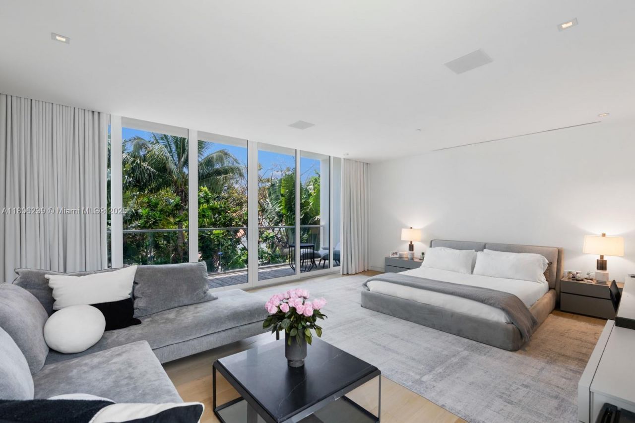 4700 N Meridian Ave, Miami Beach, FL 33140 Photo