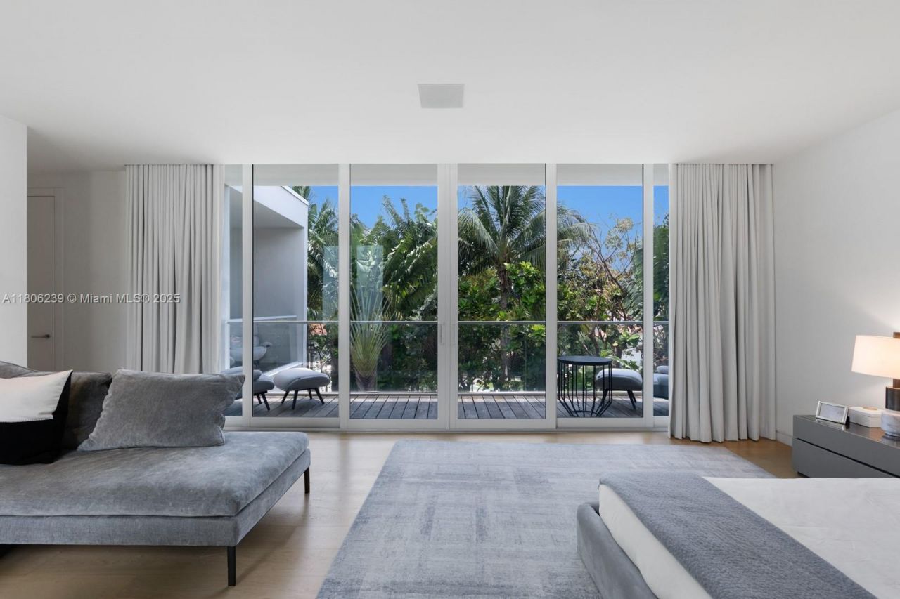 4700 N Meridian Ave, Miami Beach, FL 33140 Photo