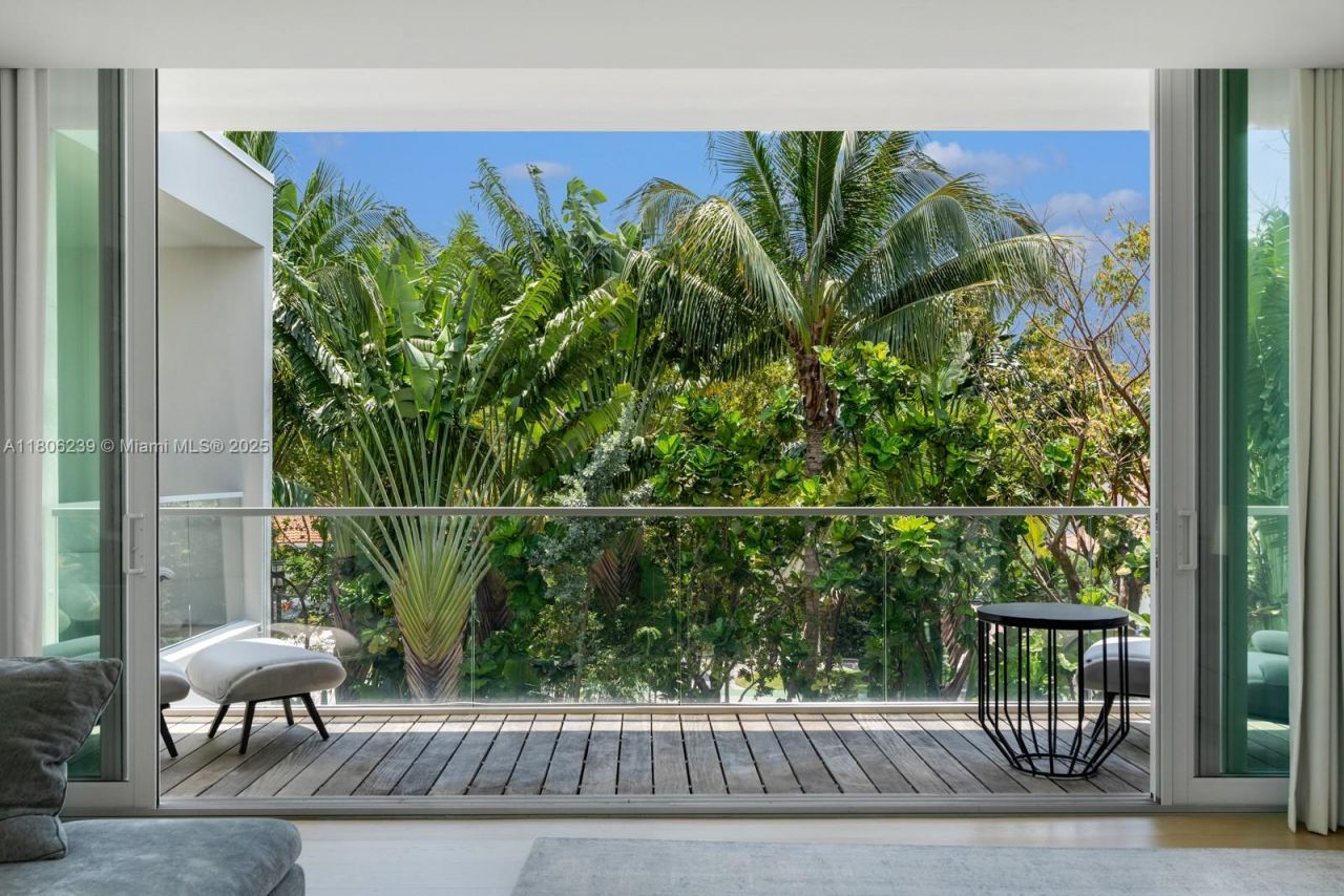 4700 N Meridian Ave, Miami Beach, FL 33140 Photo