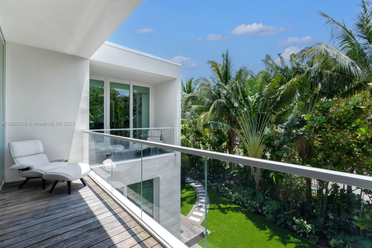 4700 N Meridian Ave, Miami Beach, FL 33140 Photo