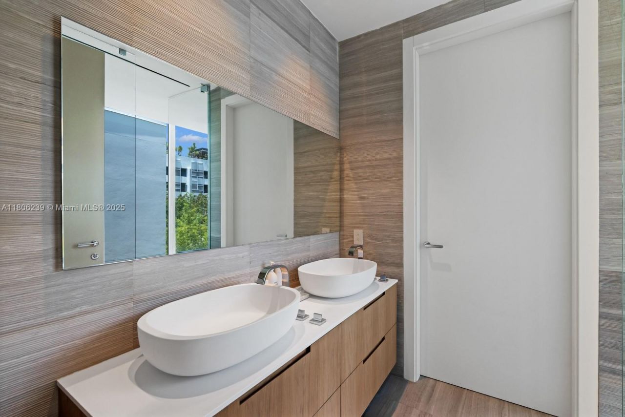 4700 N Meridian Ave, Miami Beach, FL 33140 Photo