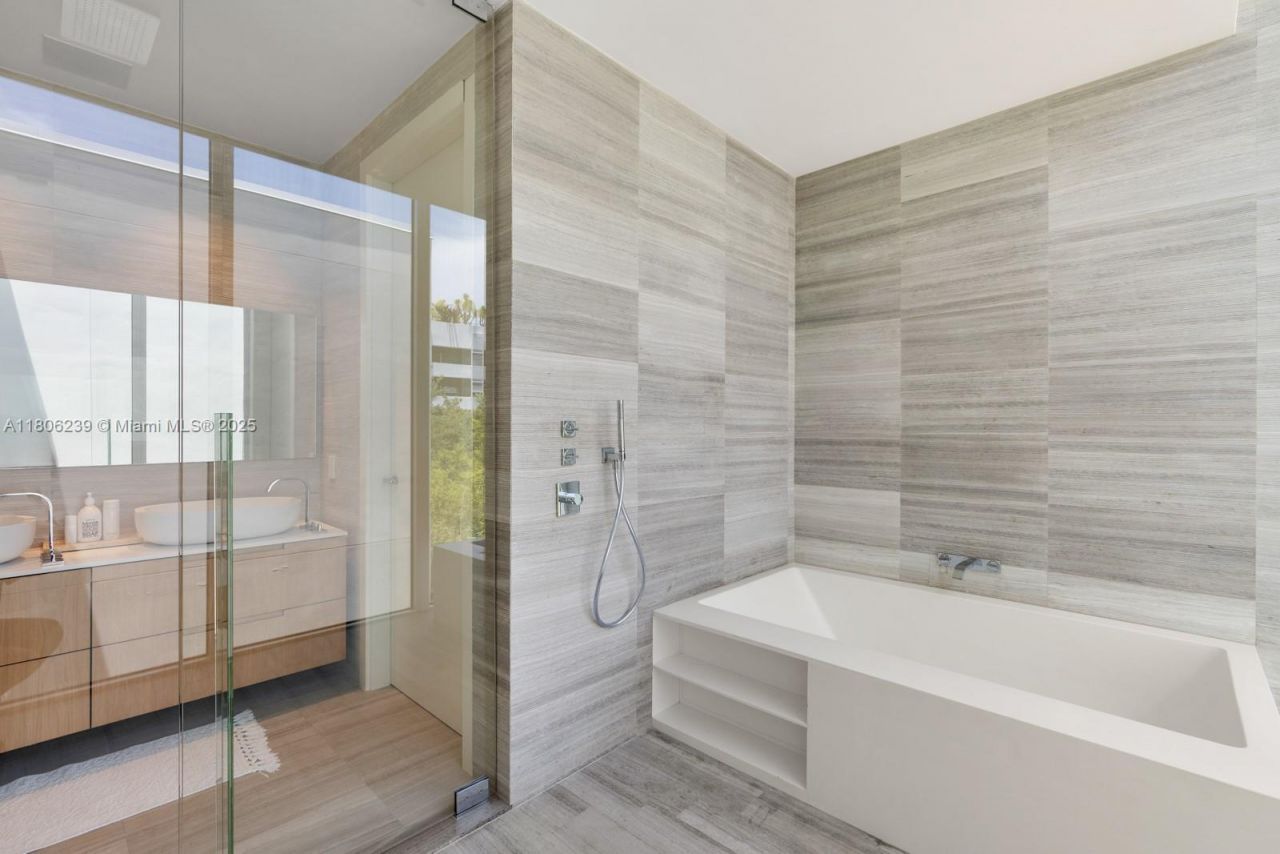 4700 N Meridian Ave, Miami Beach, FL 33140 Photo