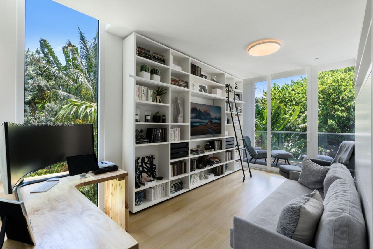 4700 N Meridian Ave, Miami Beach, FL 33140 Photo