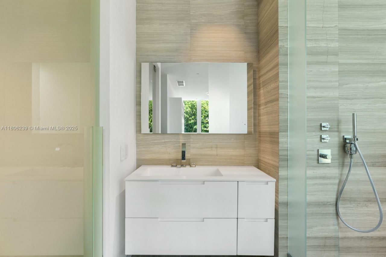 4700 N Meridian Ave, Miami Beach, FL 33140 Photo