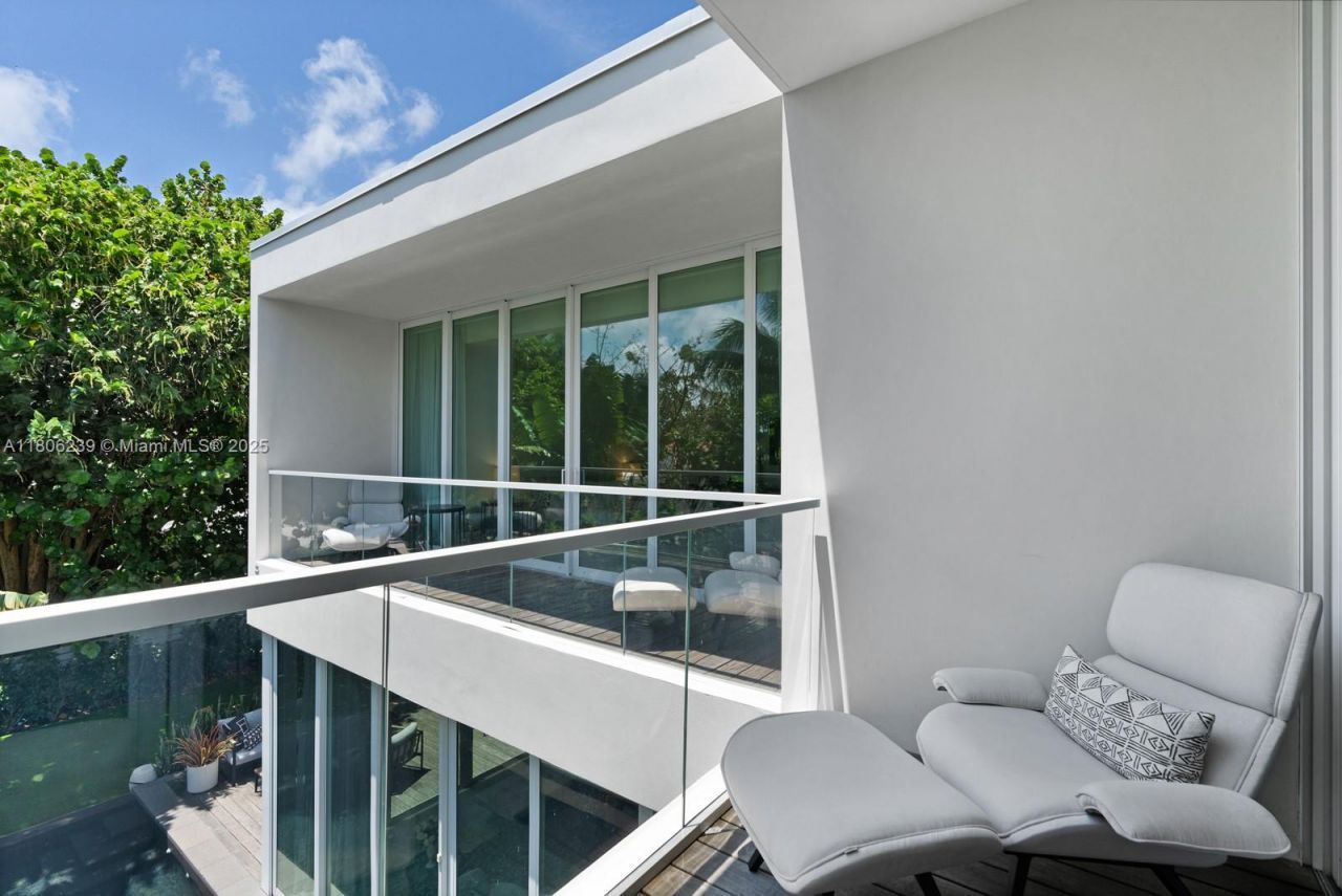 4700 N Meridian Ave, Miami Beach, FL 33140 Photo