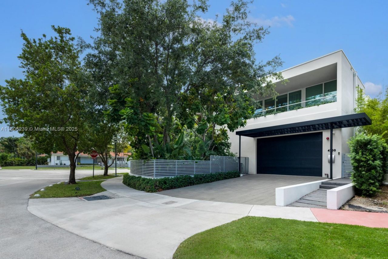 4700 N Meridian Ave, Miami Beach, FL 33140 Photo