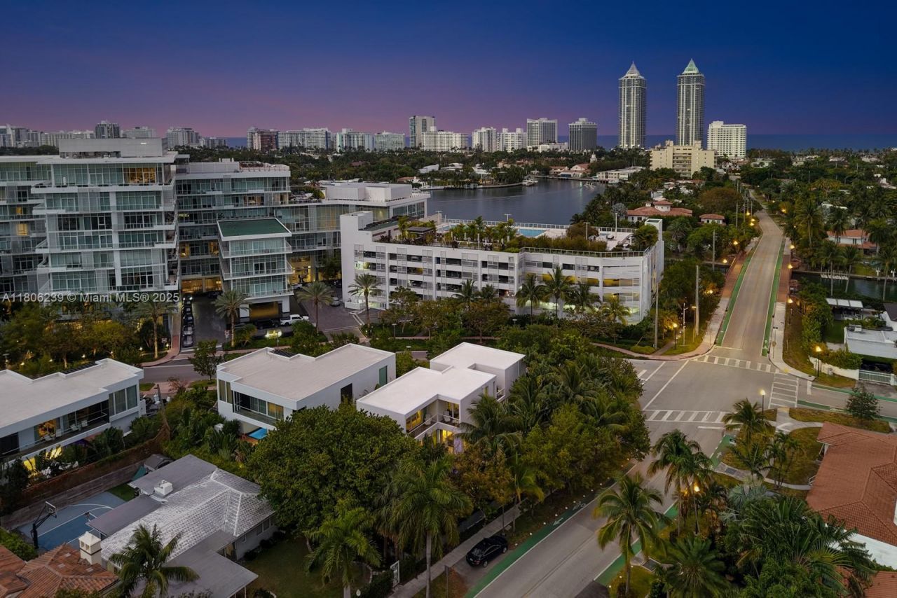 4700 N Meridian Ave, Miami Beach, FL 33140 Photo