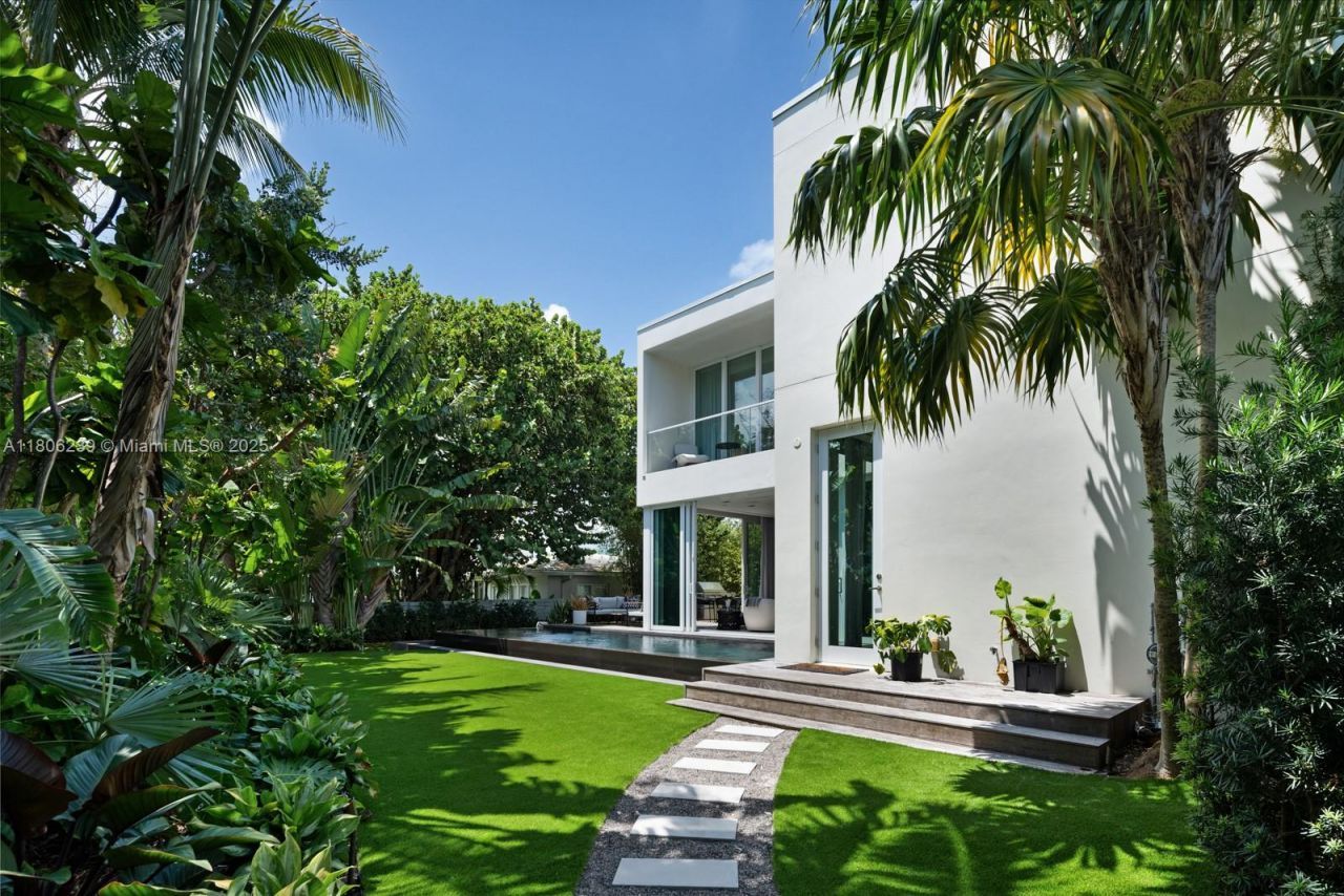 4700 N Meridian Ave, Miami Beach, FL 33140 Photo