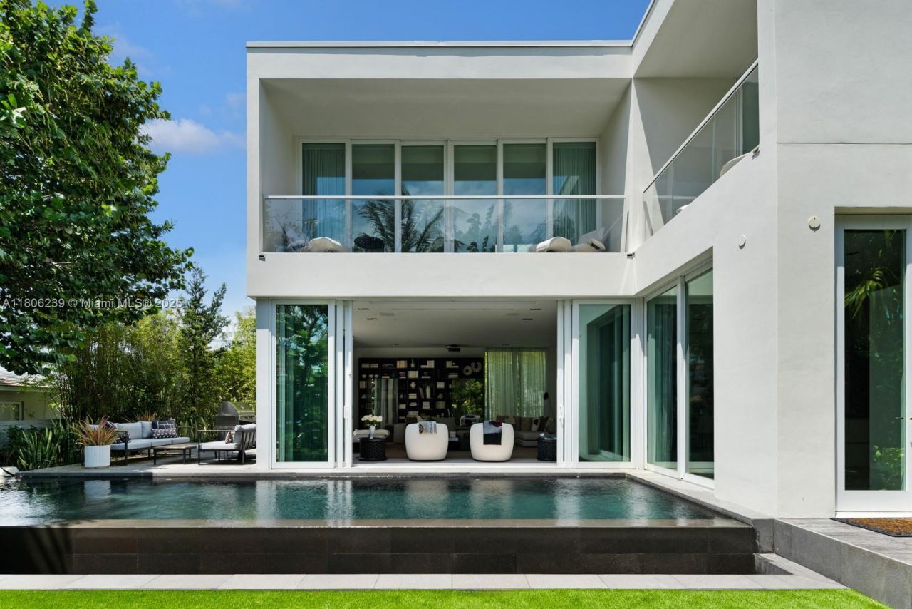 4700 N Meridian Ave, Miami Beach, FL 33140 Photo