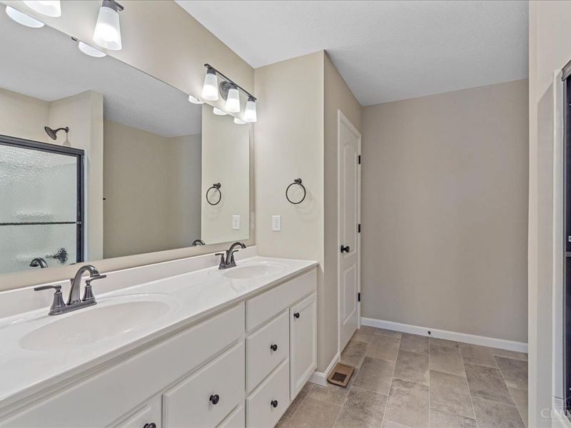 2030 Pebble Grove Way, Goshen Twp, OH 45122 Photo 17