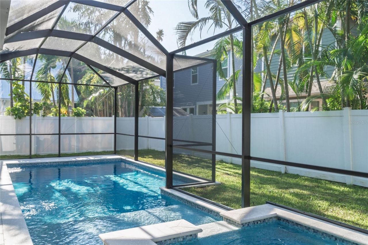 1172 Seville Lane Ne, Saint Petersburg, FL 33704 Photo