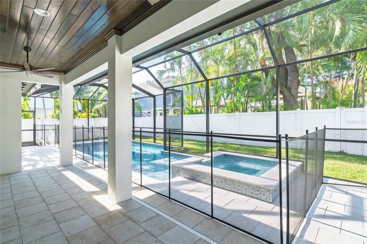 1172 Seville Lane Ne, Saint Petersburg, FL 33704 Photo