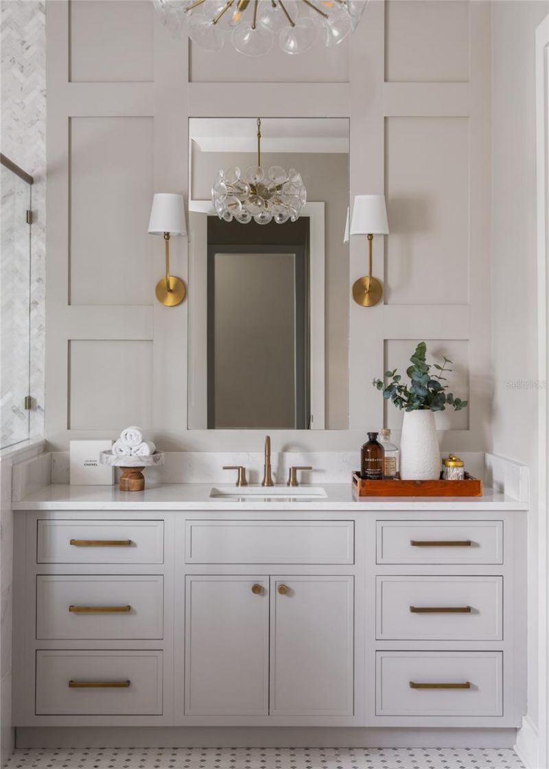 1172 Seville Lane Ne, Saint Petersburg, FL 33704 Photo