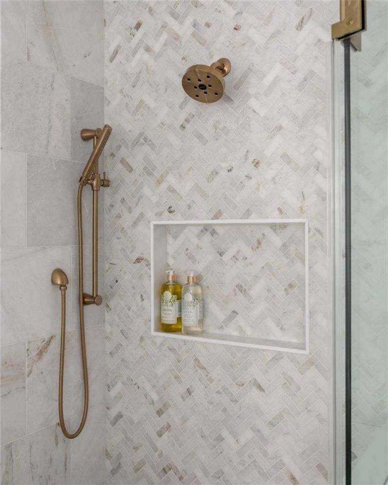 1172 Seville Lane Ne, Saint Petersburg, FL 33704 Photo