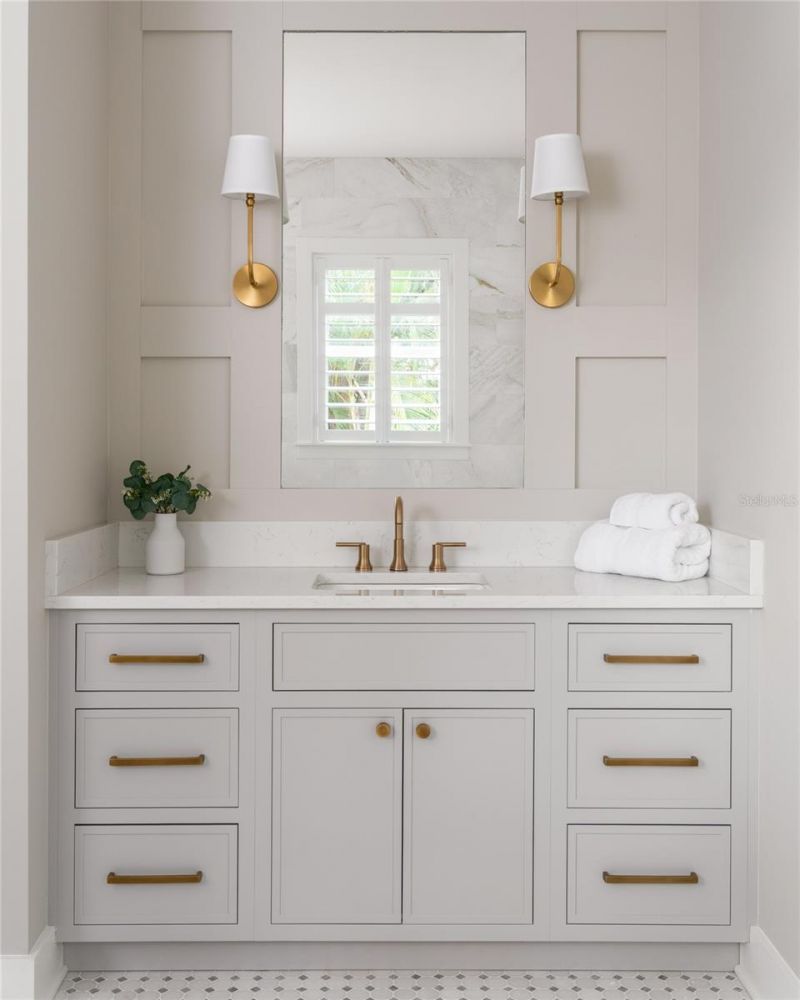 1172 Seville Lane Ne, Saint Petersburg, FL 33704 Photo