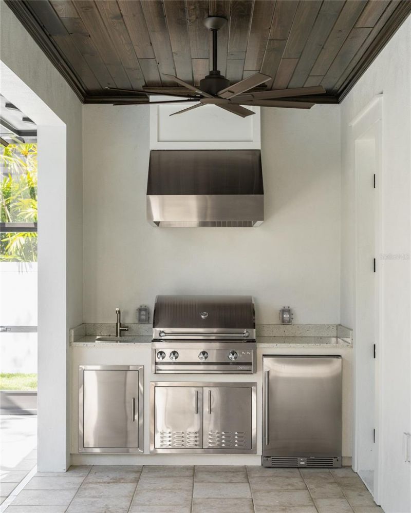 1172 Seville Lane Ne, Saint Petersburg, FL 33704 Photo