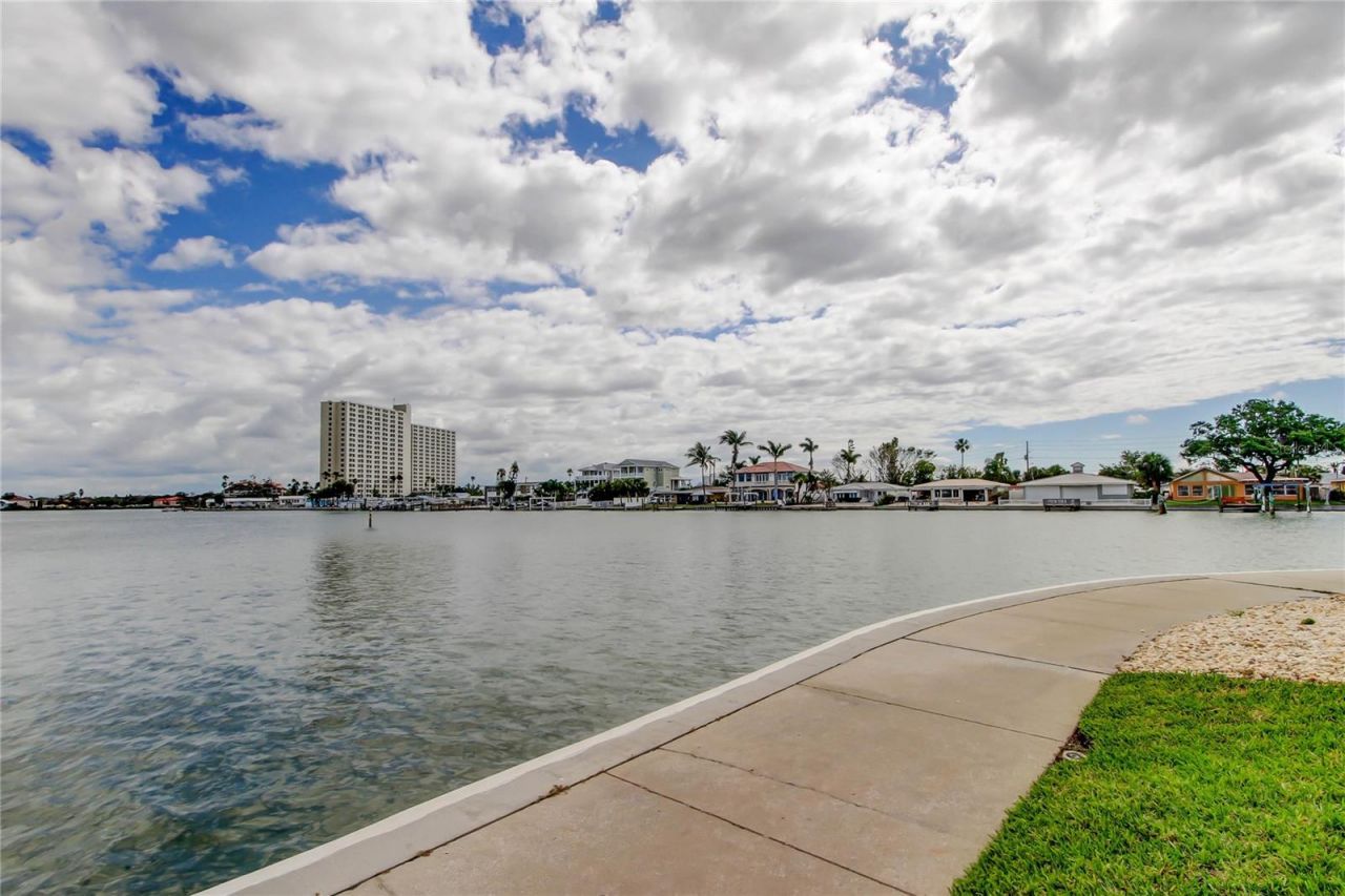 7465 Bay Island Drive S, Unit 213, South Pasadena, FL 33707 Photo