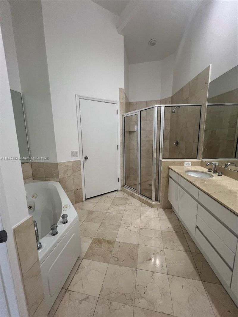 808 Brickell Key Dr, Unit 404, Miami, FL 33131 Photo