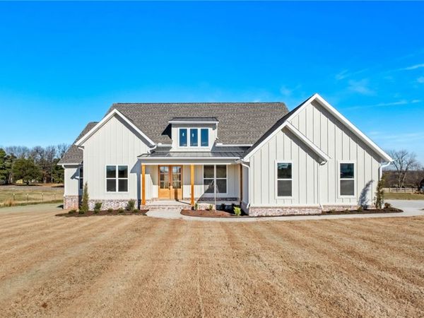 195 Madison 7218, Fayetteville, AR 72738