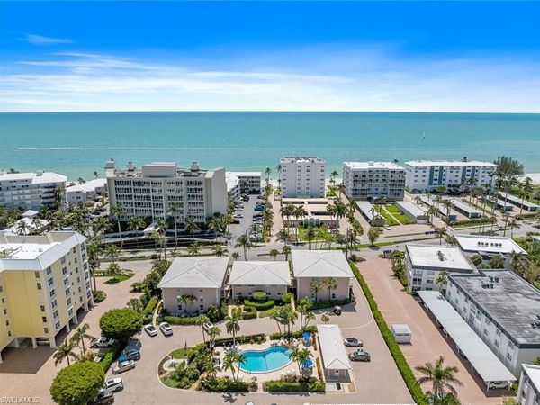 1910 Gulf Shore BLVD N, Unit 204, NAPLES, FL 34102