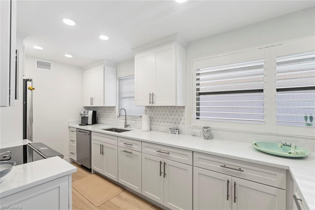1910 Gulf Shore Blvd N, Unit 204, Naples, FL 34102 Photo
