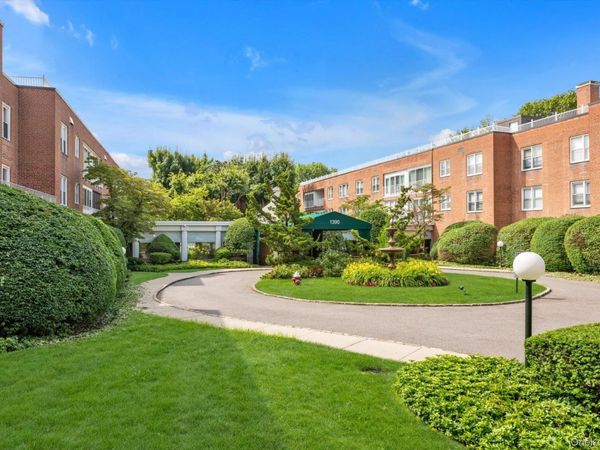 1390 Broadway, Unit 107, Hewlett, NY 11557