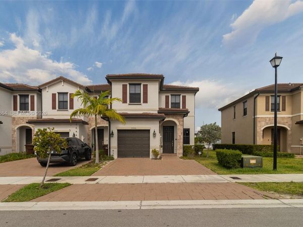 10966 W 33rd Way, Hialeah, FL 33018