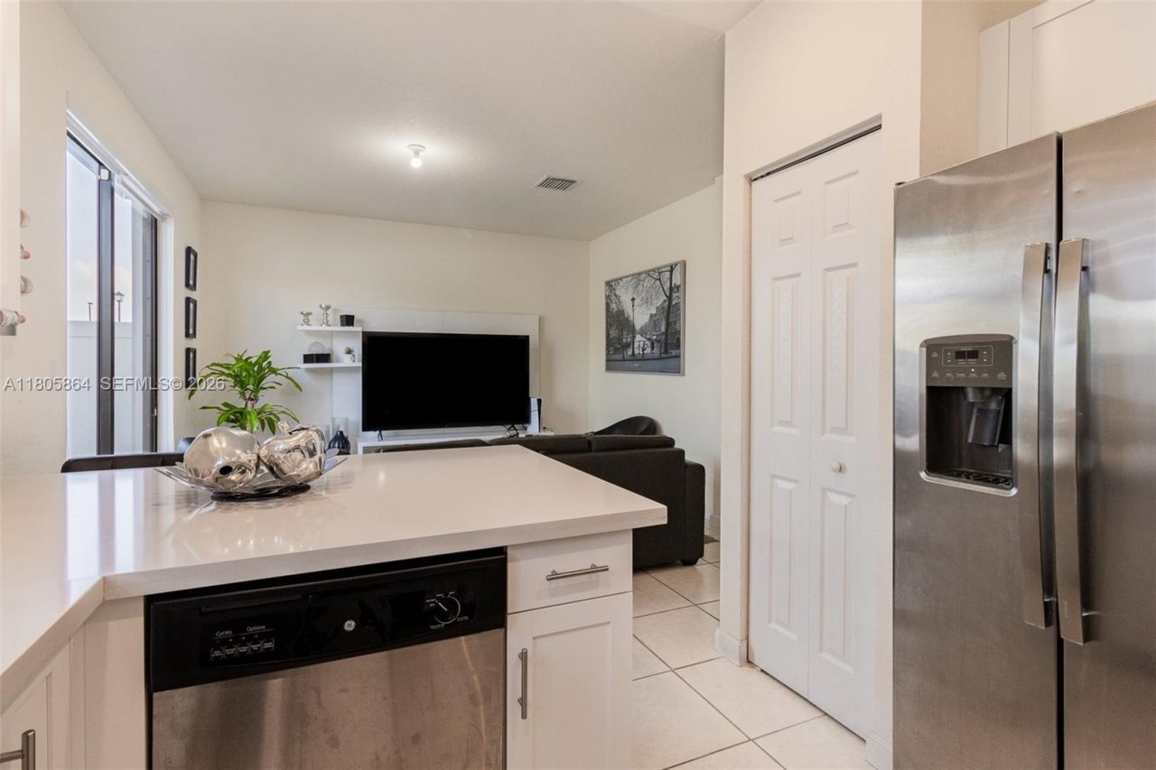 10966 W 33rd Way, Hialeah, FL 33018 Photo