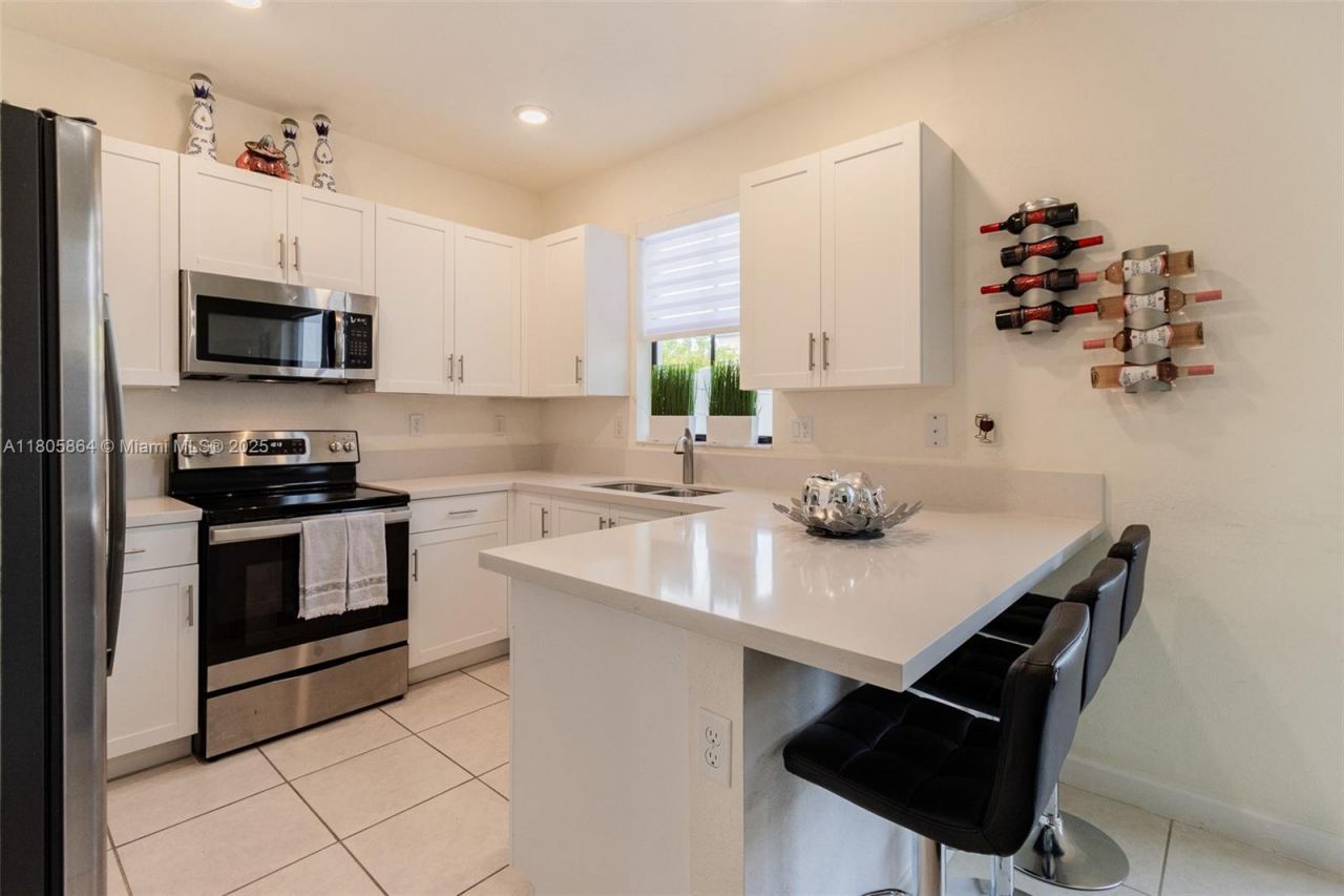 10966 W 33rd Way, Hialeah, FL 33018 Photo