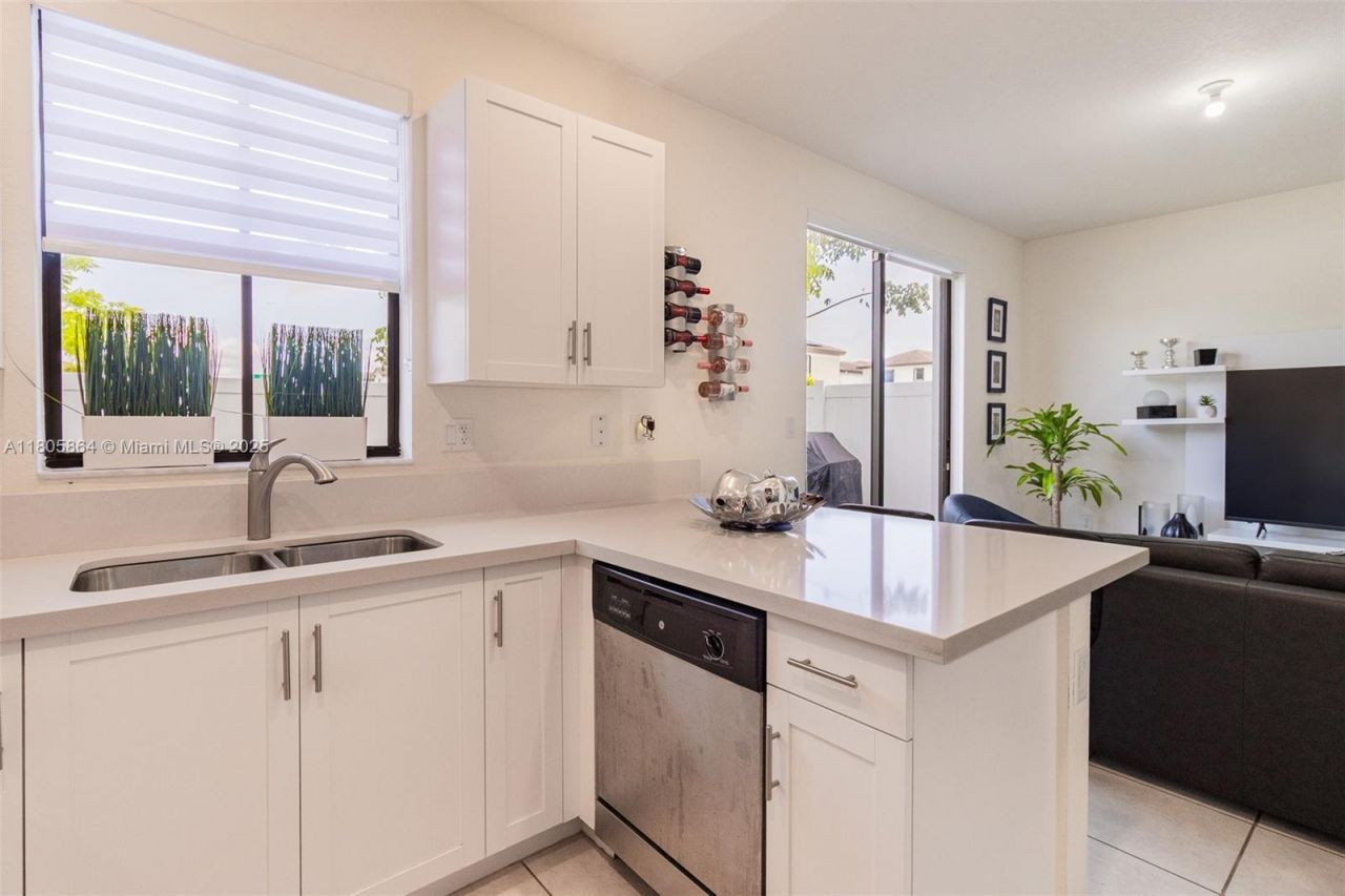 10966 W 33rd Way, Hialeah, FL 33018 Photo