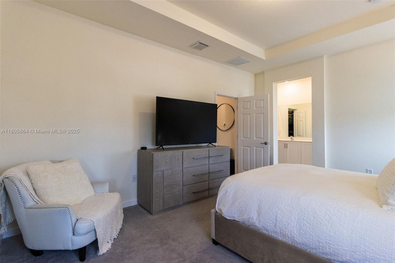 10966 W 33rd Way, Hialeah, FL 33018 Photo