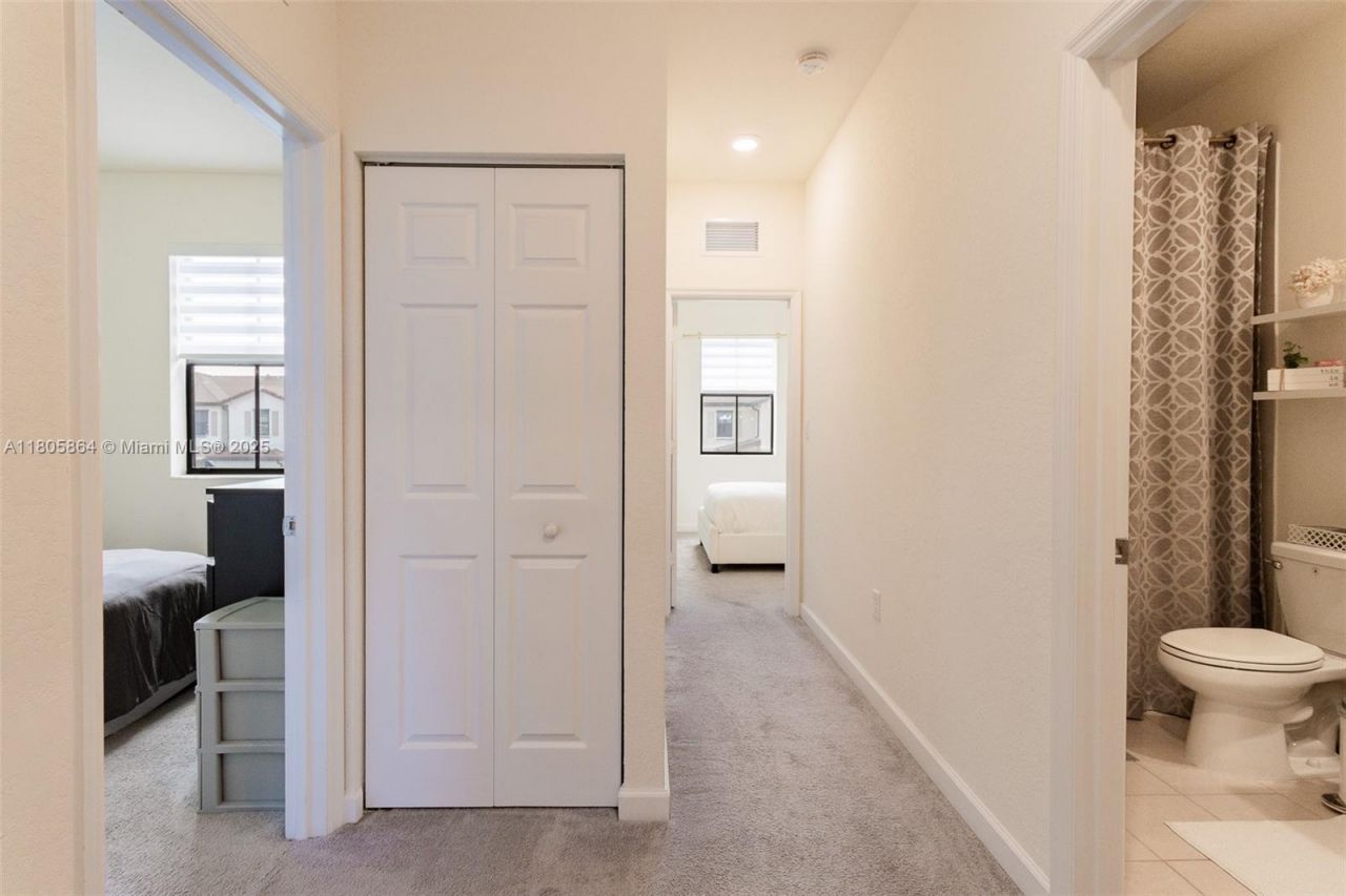 10966 W 33rd Way, Hialeah, FL 33018 Photo