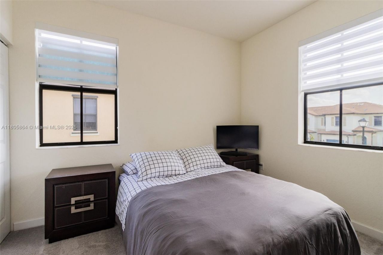 10966 W 33rd Way, Hialeah, FL 33018 Photo