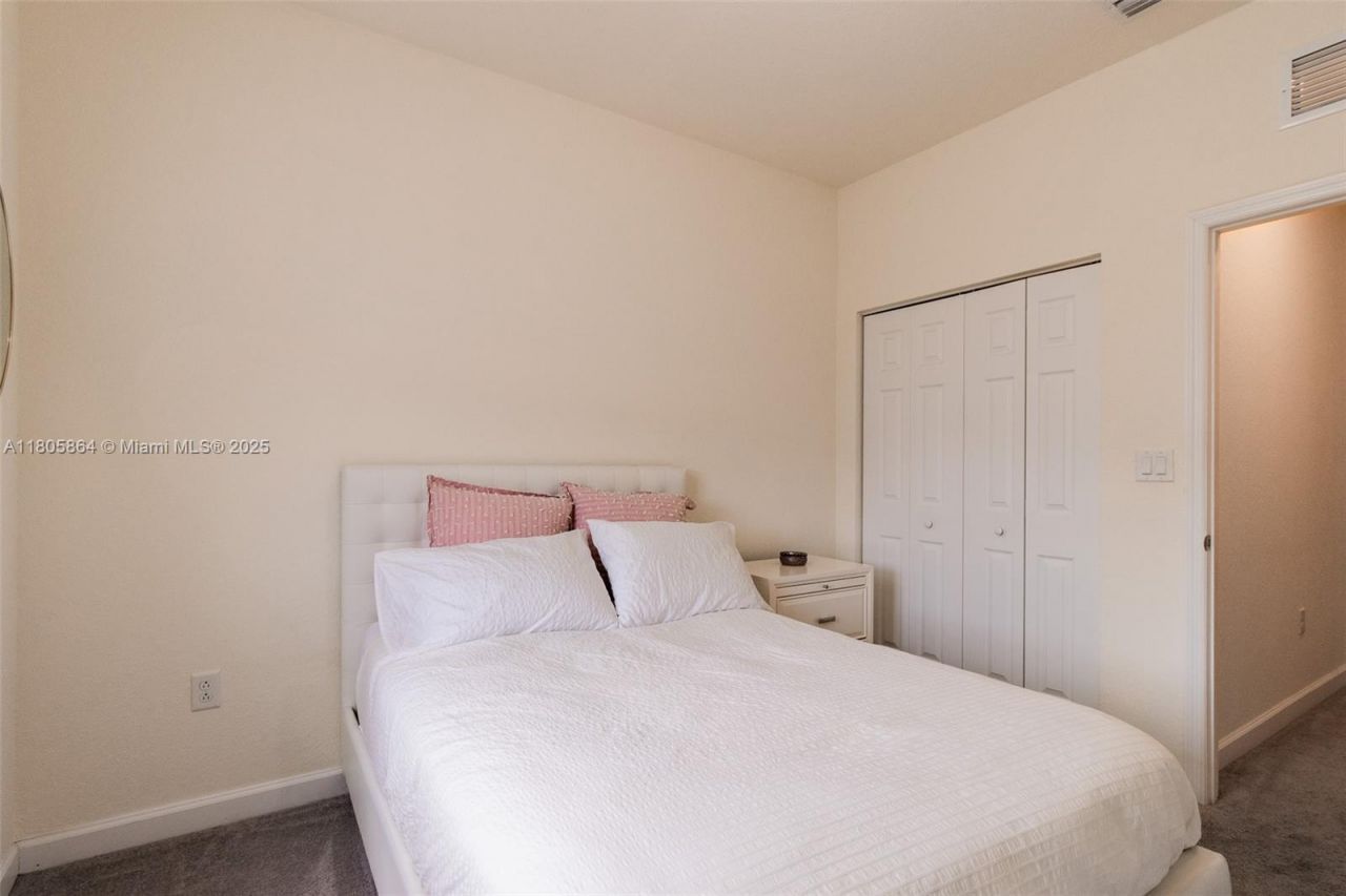 10966 W 33rd Way, Hialeah, FL 33018 Photo