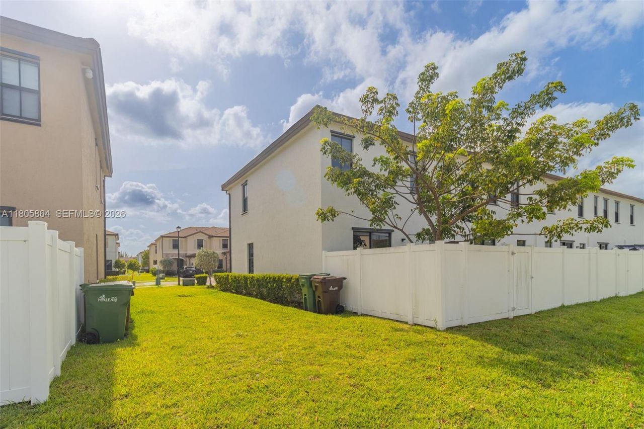 10966 W 33rd Way, Hialeah, FL 33018 Photo