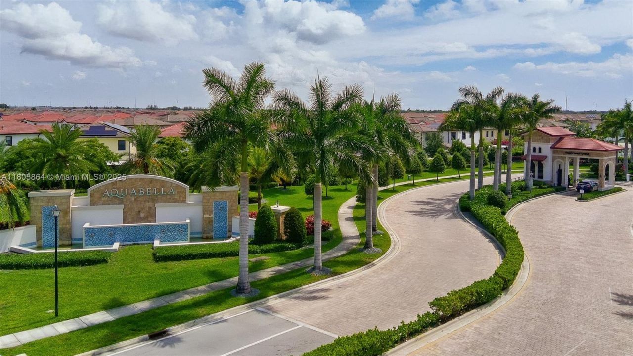 10966 W 33rd Way, Hialeah, FL 33018 Photo