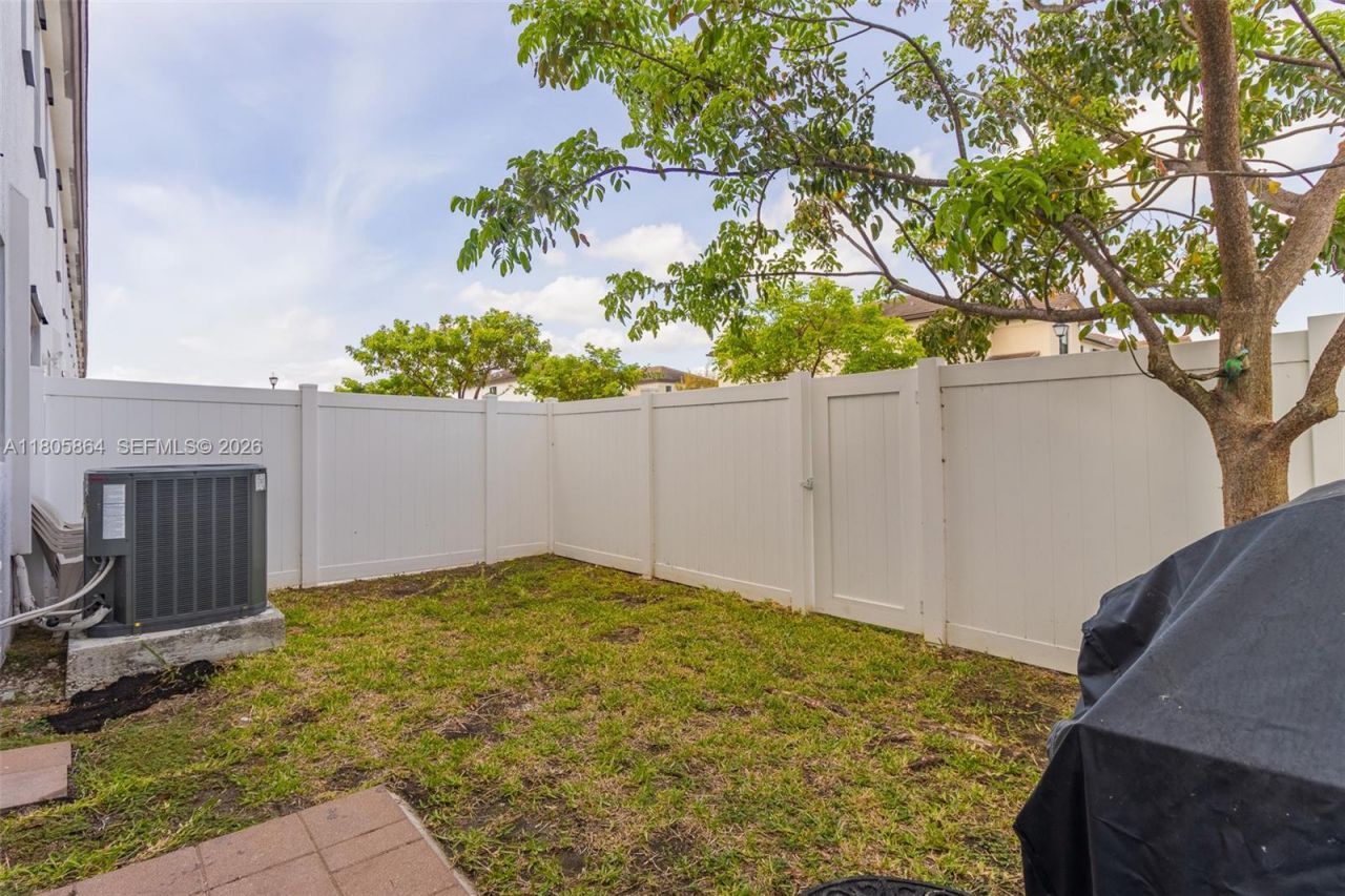 10966 W 33rd Way, Hialeah, FL 33018 Photo