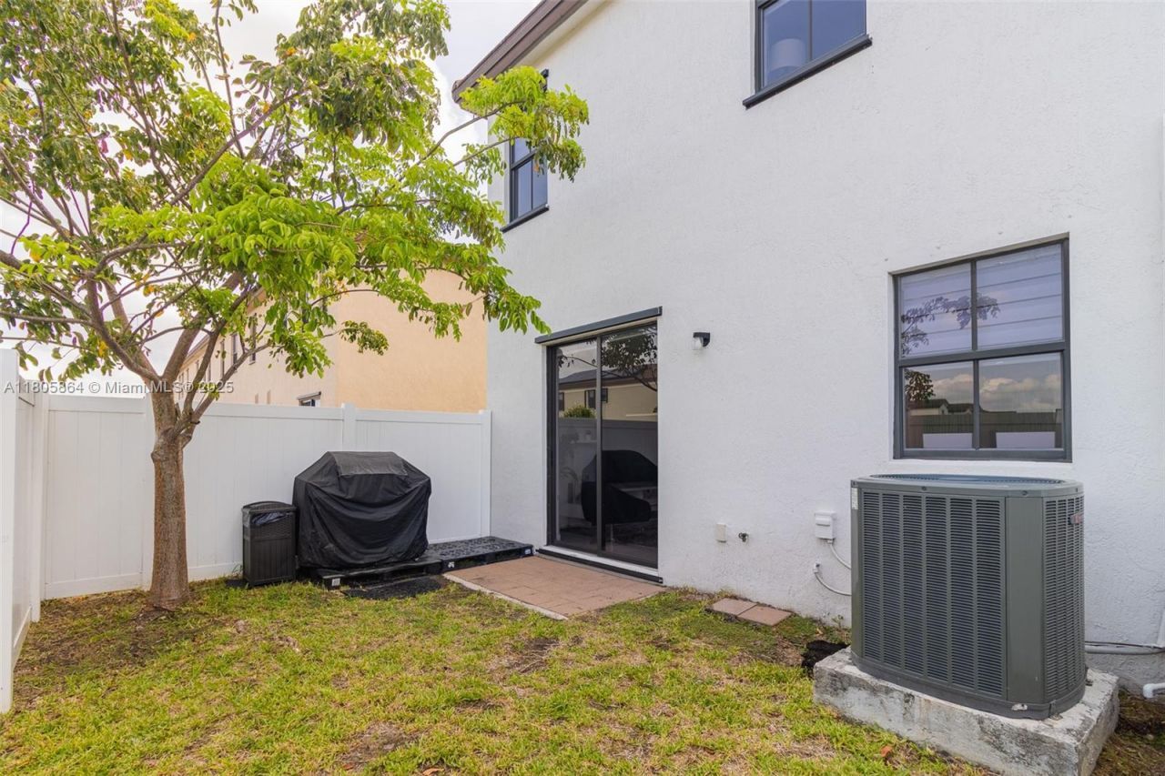 10966 W 33rd Way, Hialeah, FL 33018 Photo