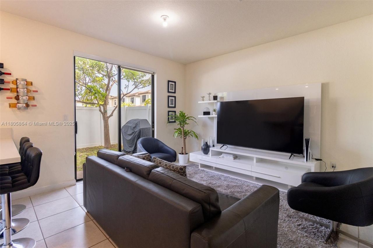 10966 W 33rd Way, Hialeah, FL 33018 Photo